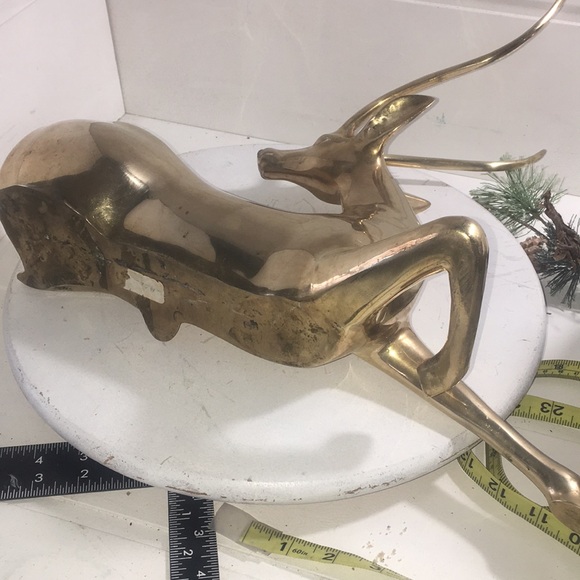 Vintage large brass lying gazelle - Picture 8 of 8